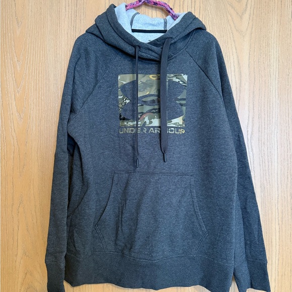 Under Armour Men's Charcoal and Camo size Medium Hoodie - Picture 1 of 3